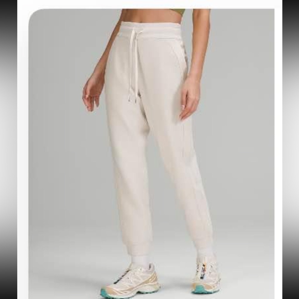 Lululemon size 4 scuba jogger